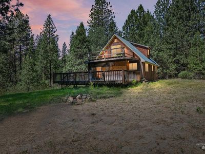 207 Ponderosa Ln, Cascade, ID, 83611