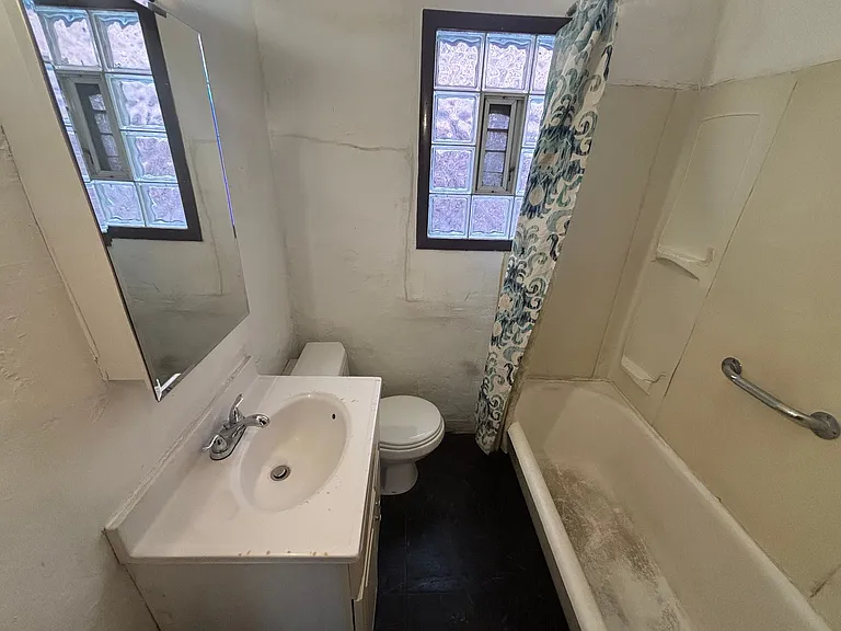 2226 Woodstock Ave #2 — Photo 17