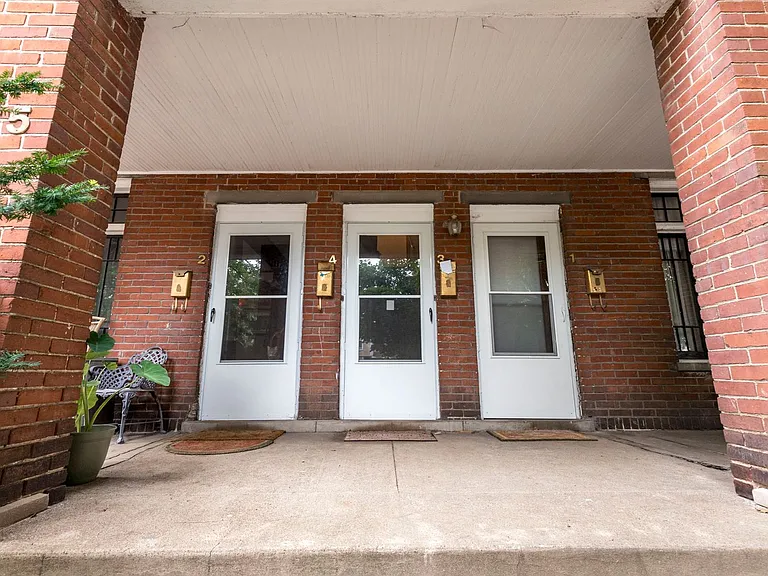 145 N Keats Ave — Photo 3