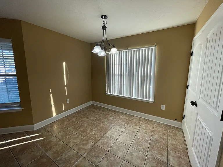 4698 Custer Dr — Photo 2