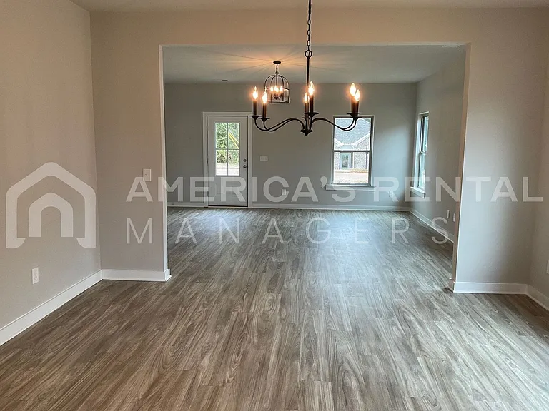 486 Andrew Dr — Photo 4