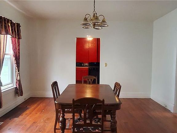 4th image of 637 W 22nd St