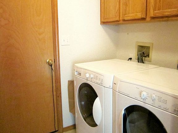 4th image of 416 Oak Ln