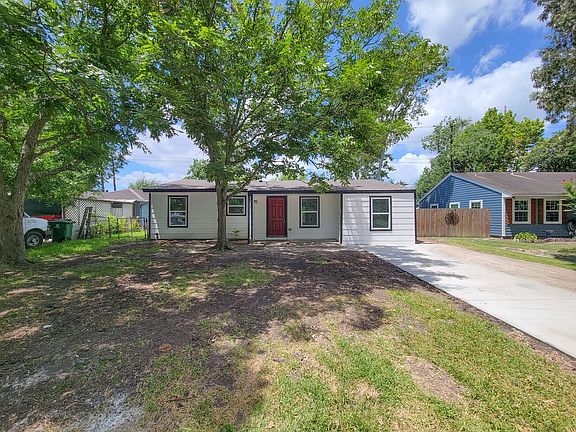 2nd image of 2810 Forest Oaks Blvd