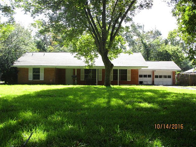 1st image of 521 Oak Dr