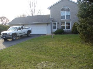 4012 Fox Hills Dr, Rockford, IL 61101