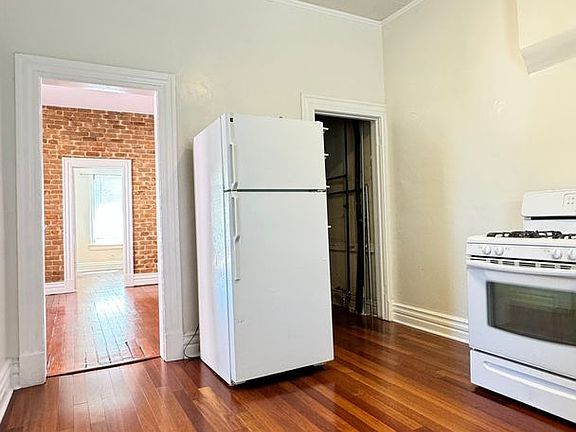3rd image of 133 N Hoff Ave