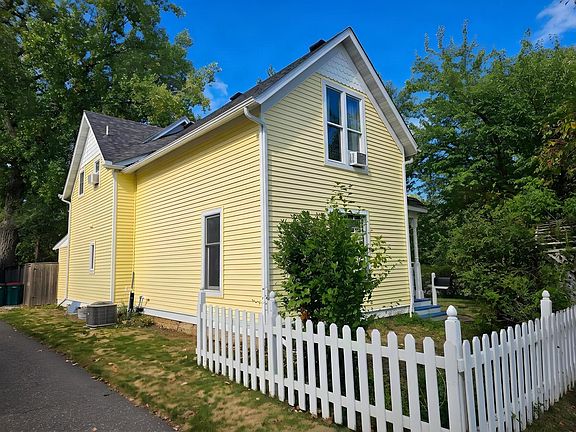 2nd image of 809 Oak St