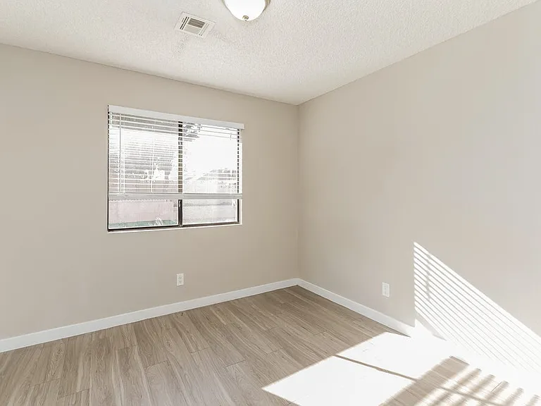 141 Emden Dr — Photo 13
