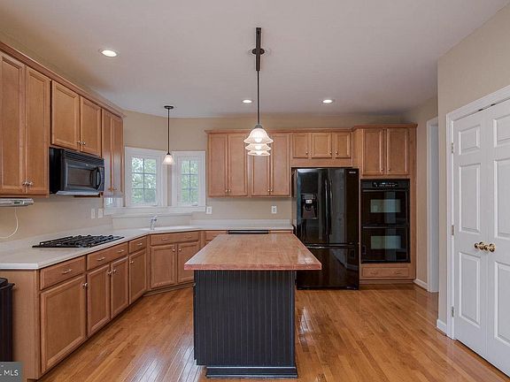 4th image of 1008 Hotchkiss Ct