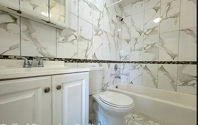 Rented by Farside Realty LLC | media 5