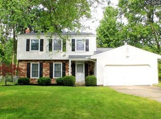 5960 Gareau Dr, North Olmsted, OH
