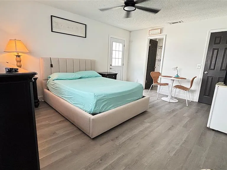 855 Sunridge Point Dr #B — Photo 3