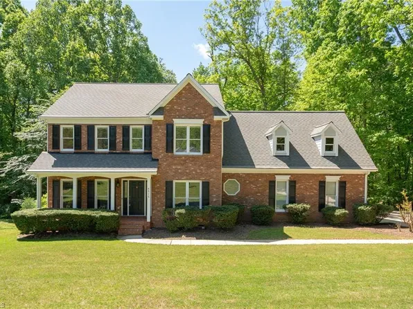 6515 Cardinal Forest Ct, Greensboro, NC 27410