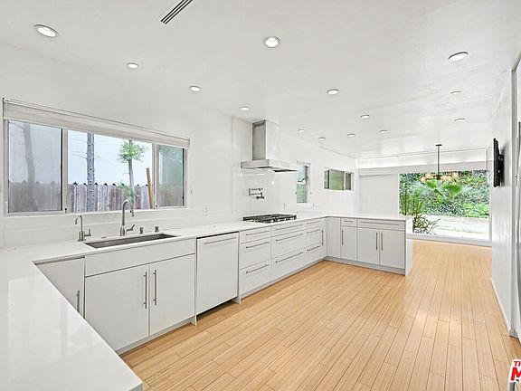 2nd image of 9512 Duxbury Ln