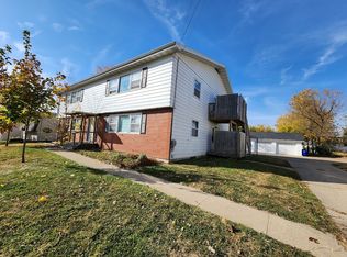 4521 Rushmore Dr NE #B, Cedar Rapids, IA 52402