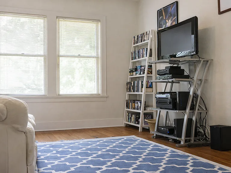 1103 W 22nd St #B — Photo 7