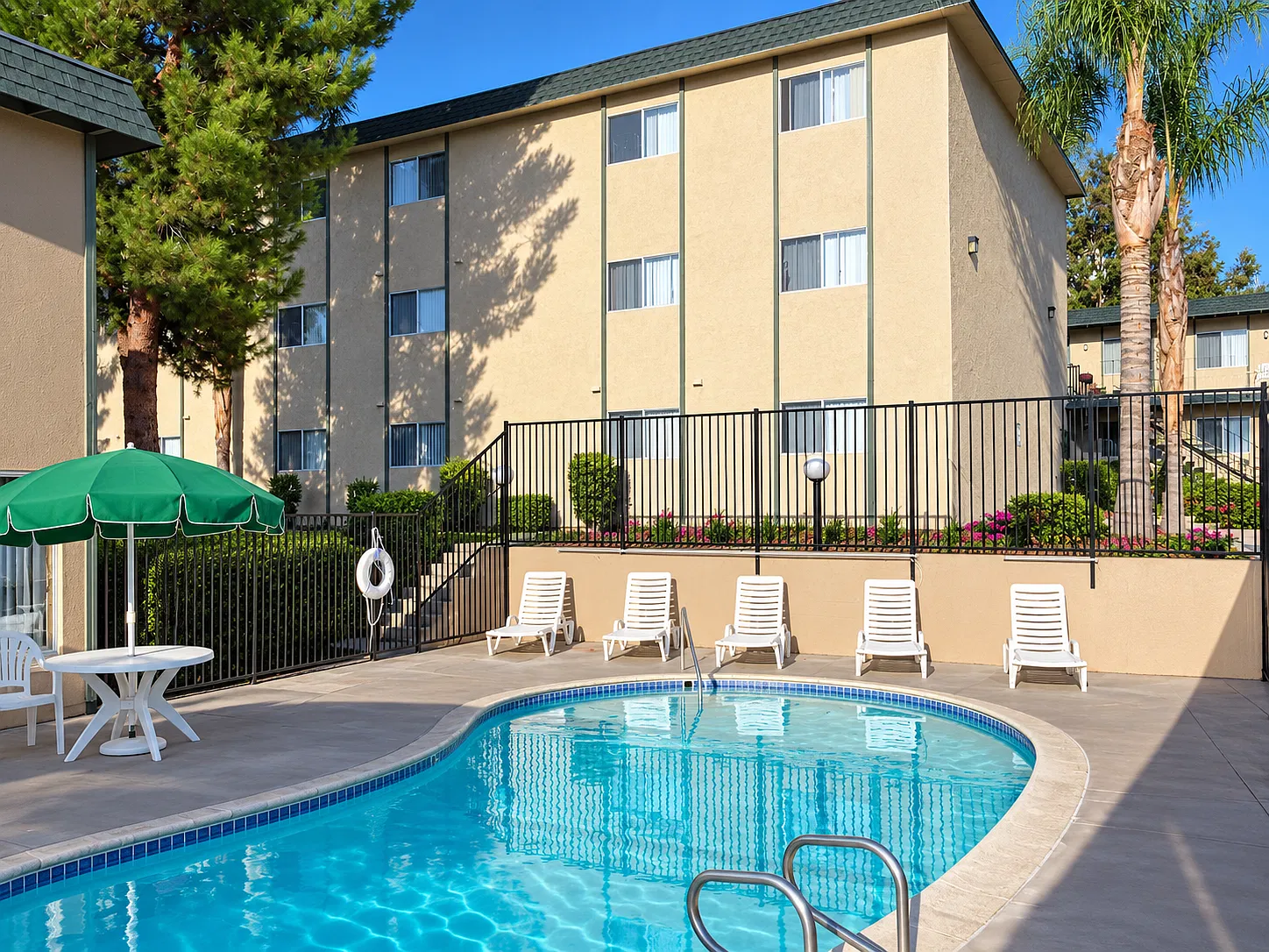 Amber Crest Apartments — Photo 2