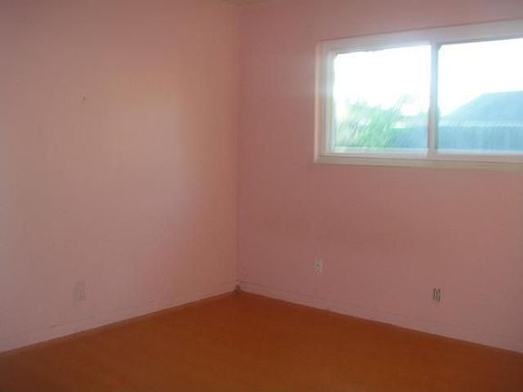 3rd image of 2556 Clearlake Way