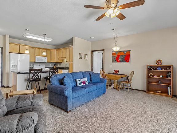 3rd image of 1370 SW Magazine Rd #215