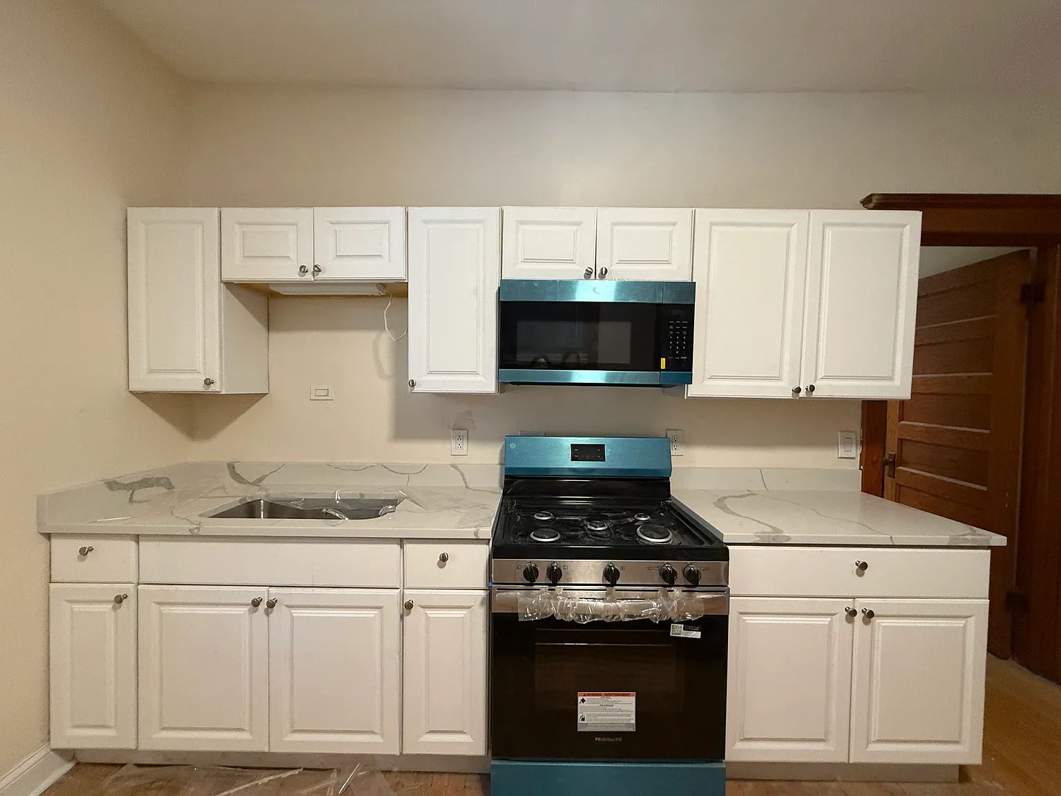 1 bed, 900 sqft, $1,490 — Photo 1