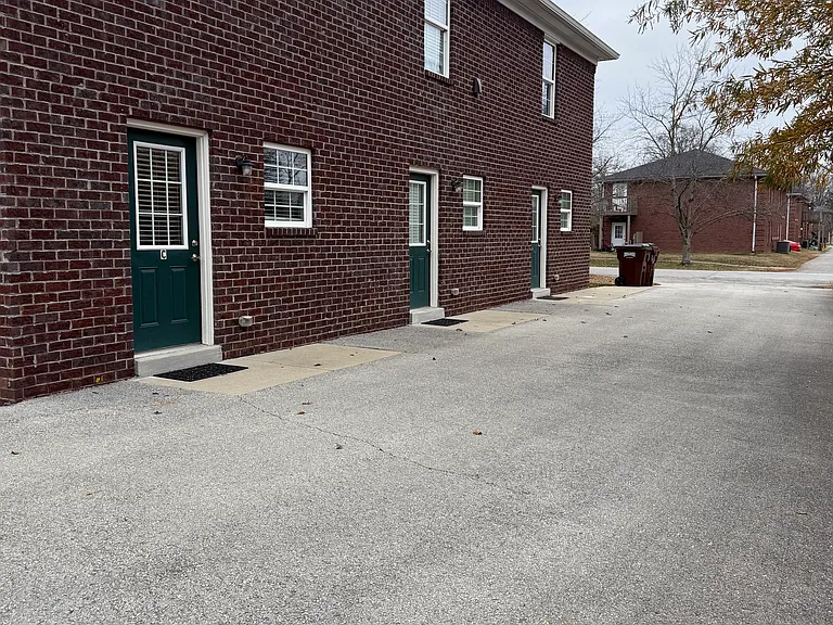 1112 King Arthur Ln #B — Photo 2