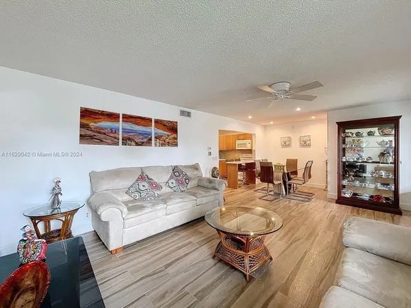 421 Pine Glen Ln APT A-2, Greenacres, FL 33463