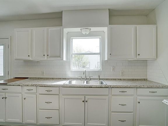 3rd image of 2501 N Beard Ave