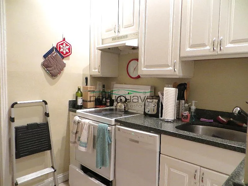 2 bed, 999 sqft, $3,800 — Photo 2