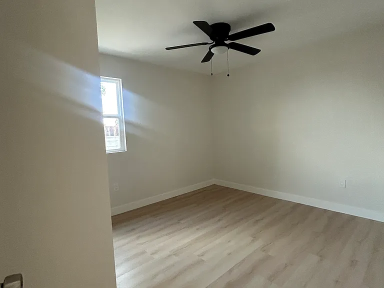 Large 1 bedroom 
This is a 1 bedroom home ! 
ALL brand new