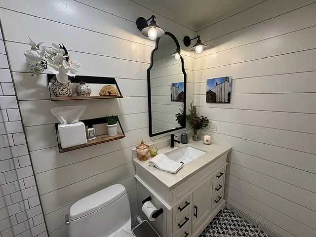 Downstairs full bath