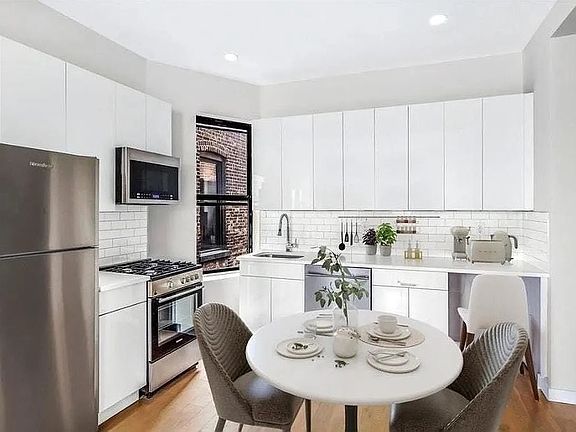 2nd image of 230 President St #13