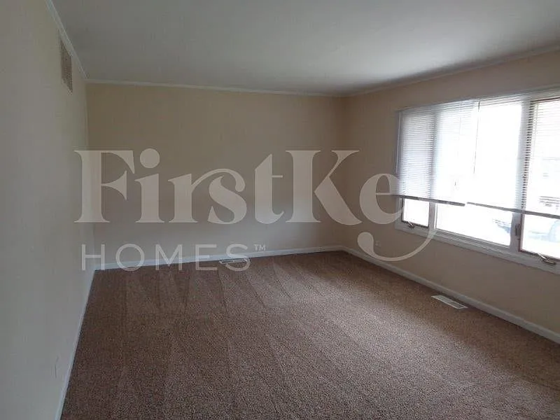 3 bed, 1.5 bath, 1457 sqft, $2,455 — Photo 3