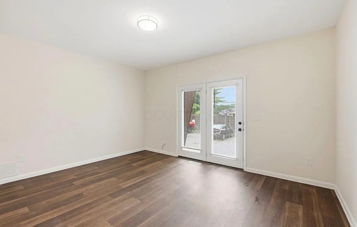 2 bed, 1.5 bath, 1057 sqft, $1,200 — Photo 3