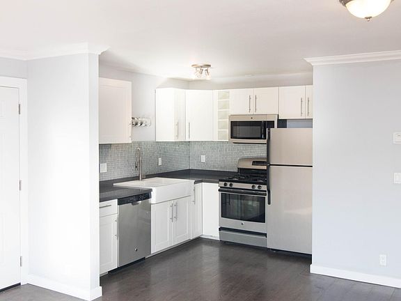 2nd image of 1215 E 4th St APT 304