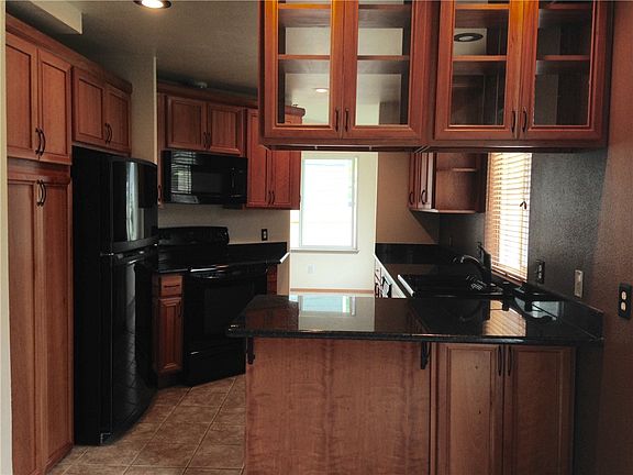 3rd image of 17034 Sawyer St SE