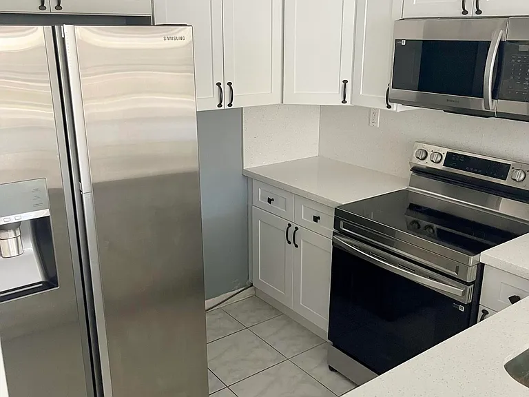 2000 Atlantic Shores Blvd #306 — Photo 4
