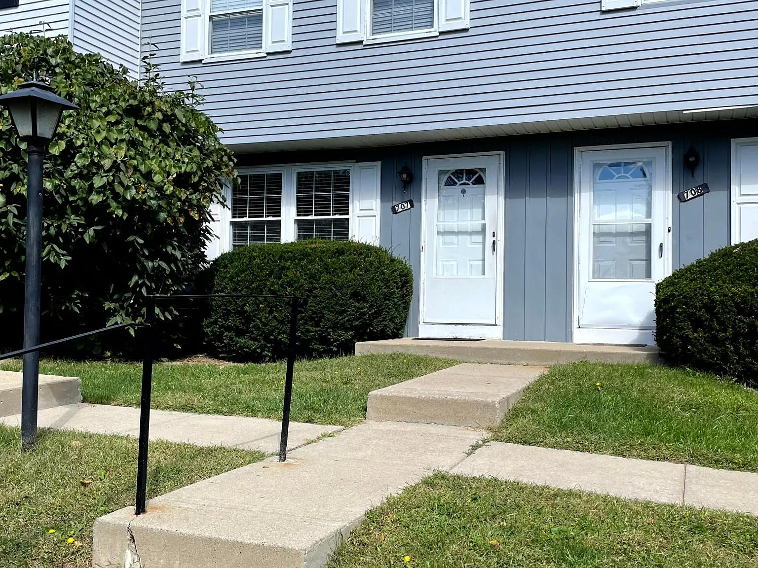 2 bed, 1044 sqft, $1,550 — Photo 1
