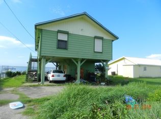 40 Jensen Point Dr, Palacios, TX 77465