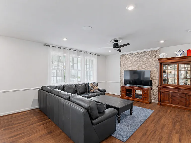 7810 Bexley Ln — Photo 18