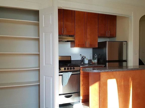 2nd image of 3115 21st Ave #4N