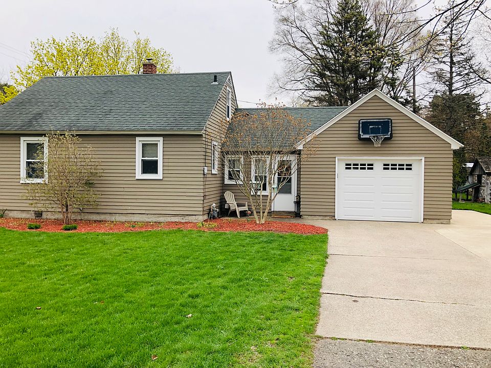1st image of 160 E 35th St