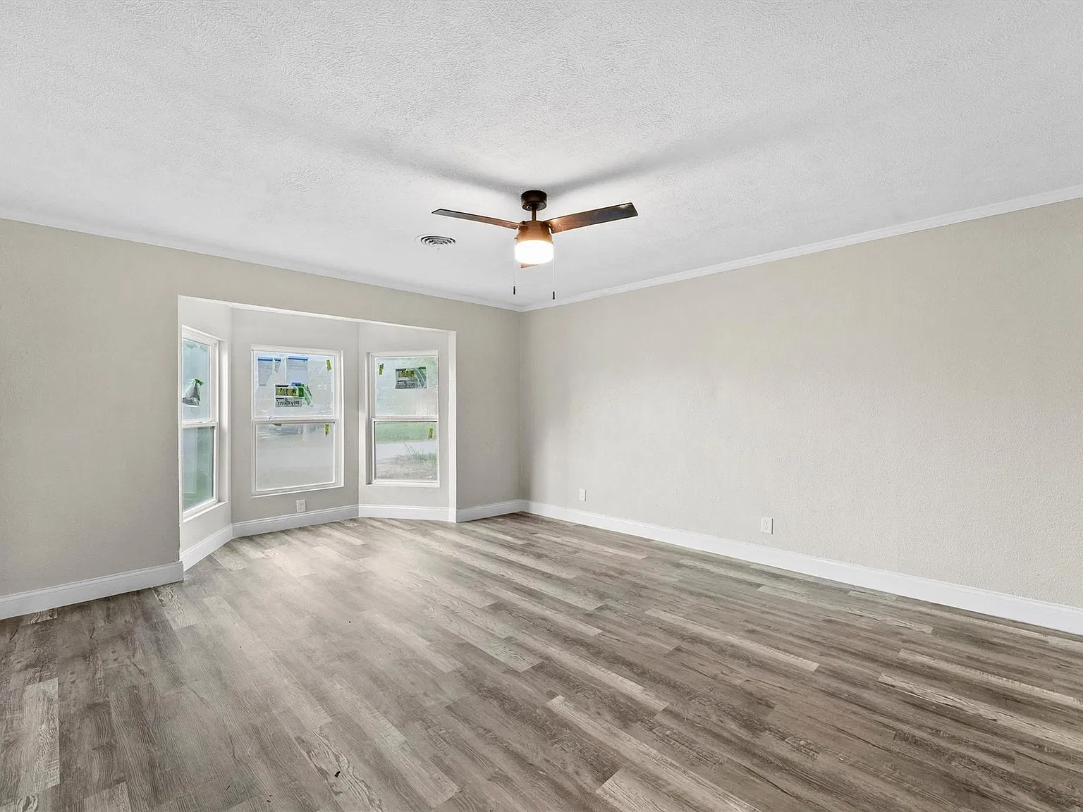 3 bed, 2.0 bath, 1322 sqft, $1,400 — Photo 4