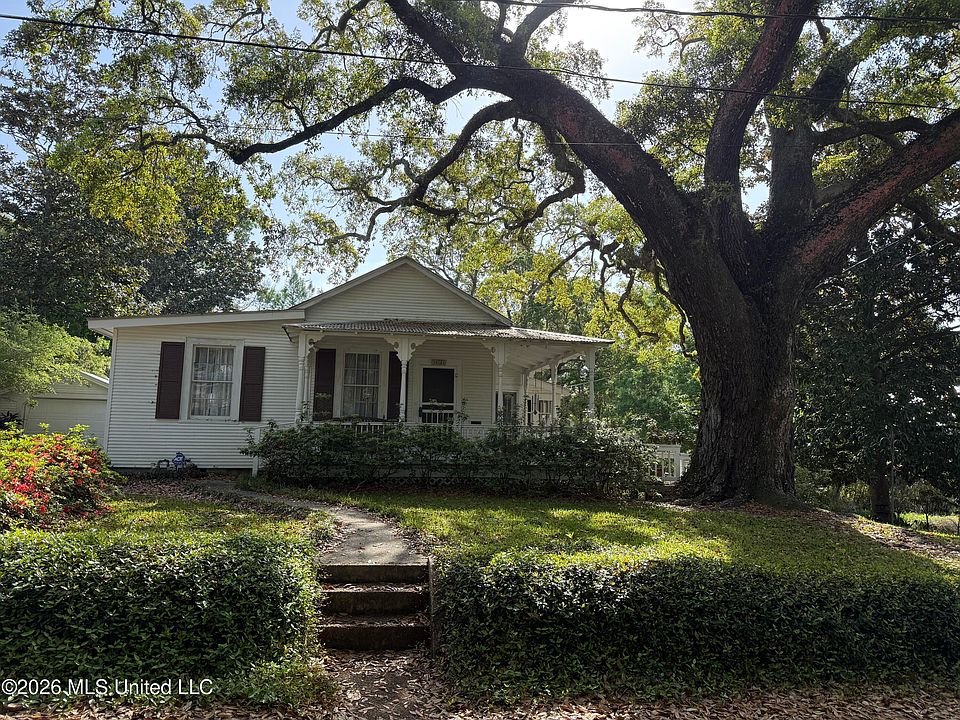 1st image of 502 Rayburn St