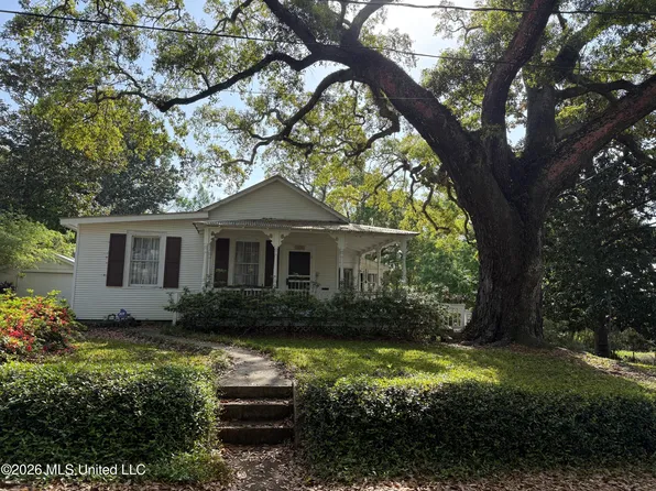 502 Rayburn St, Ocean Springs, MS 39564