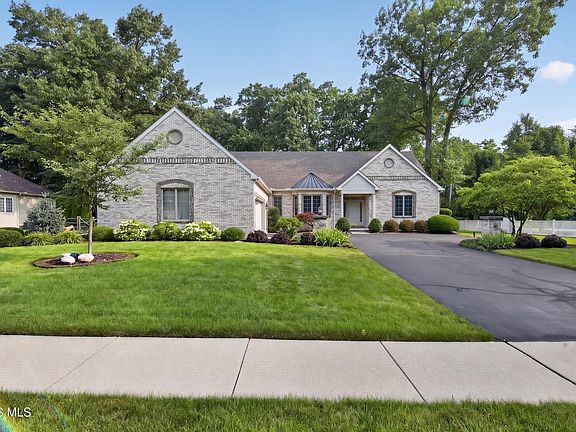 3rd image of 7910 Colony Woods Dr