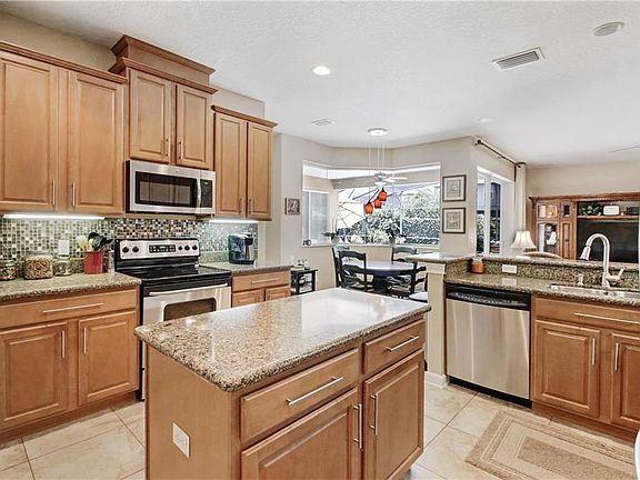 5th image of 632 Duff Dr