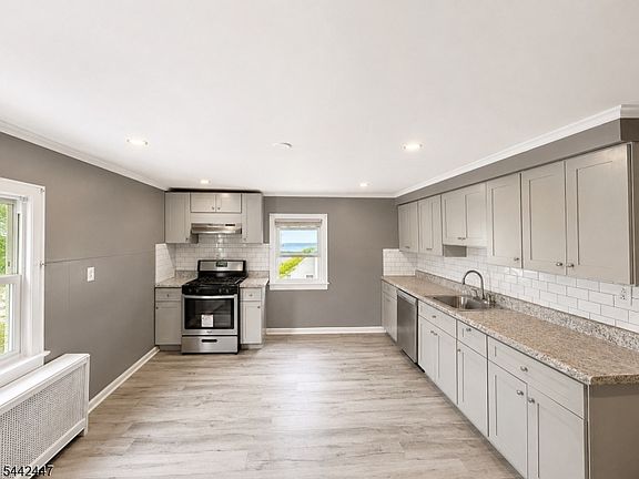 5th image of 310 Concord Ave Floor 2