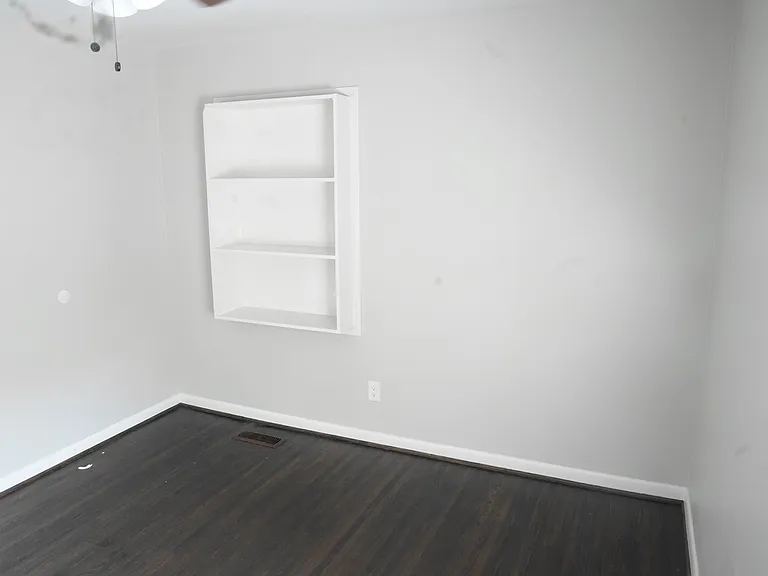 ROOM 2 HAS SHELF