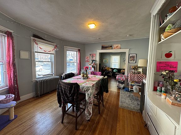 3rd image of 208 Kelton St #1